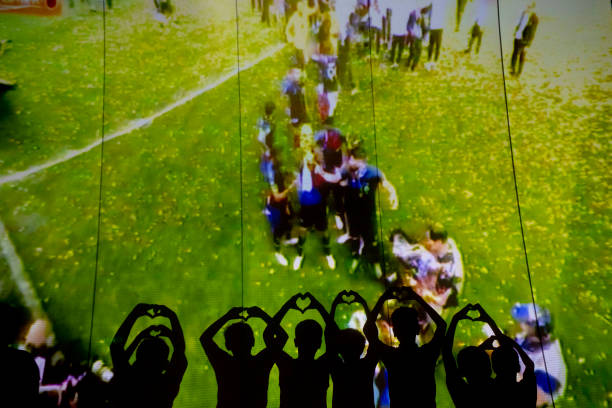 对这些年轻 对这些年轻