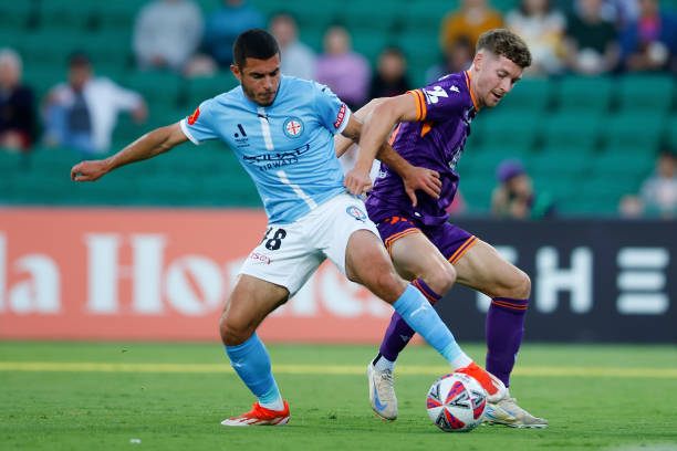 次向我们展 次向我们展